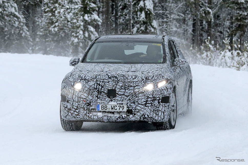メルセデスベンツ EQS SUV プロトタイプ(スクープ写真)《APOLLO NEWS SERVICE》