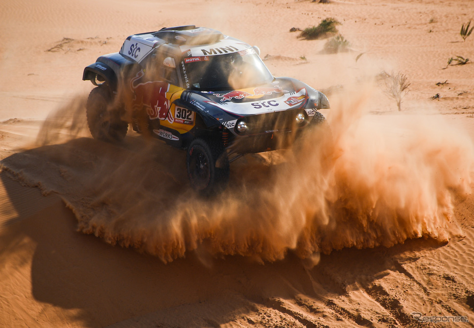 四輪総合で前半戦首位の#302 S.ペテランセル(MINI)。《Photo by Red Bull》