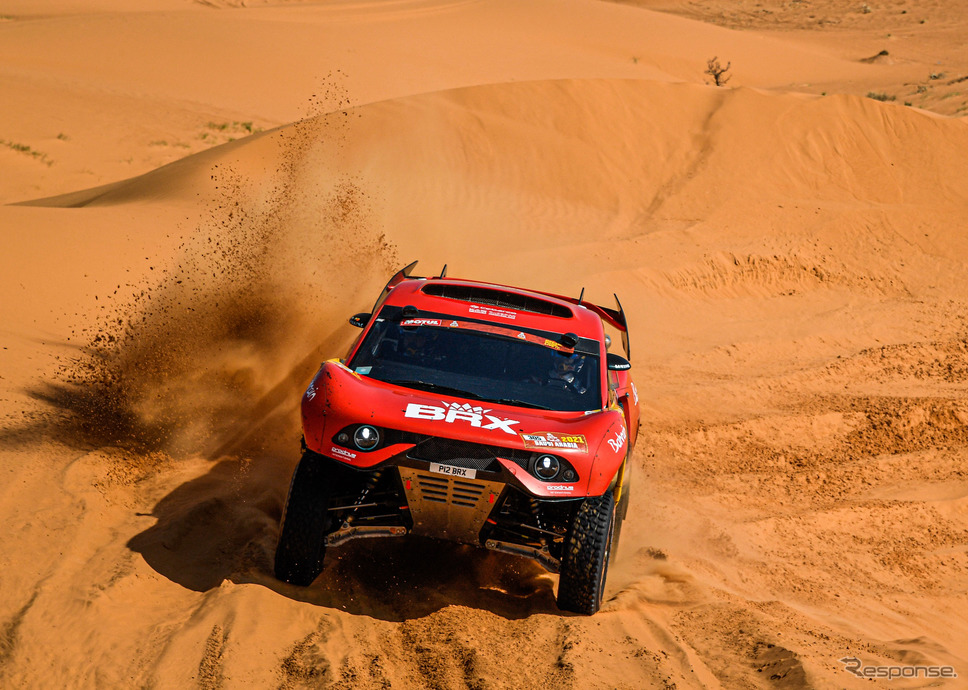 #305 S.ローブ(BRX/プロドライブ HUNTER)は前半戦、四輪総合44位と厳しい戦況。《Photo by Red Bull》