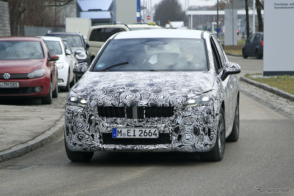 BMW 2シリーズ アクティブツアラー次期型プロトタイプ（スクープ写真）《APOLLO NEWS SERVICE》