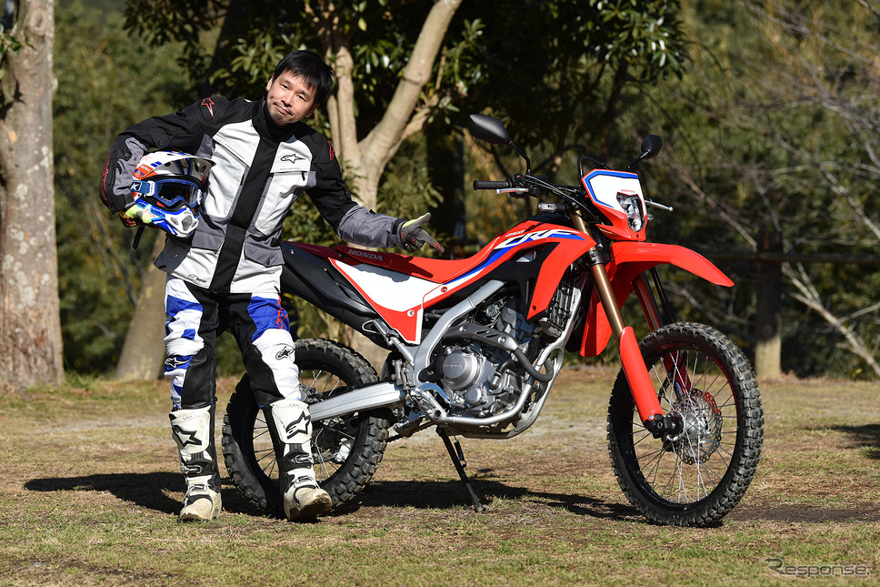 ホンダ CRF250Lと青木タカオ氏《写真撮影 中野英幸》