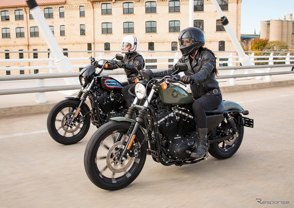ハーレー アイアン 883(手前)とアイアン1200(奥)《写真提供 ハーレーダビッドソンジャパン》