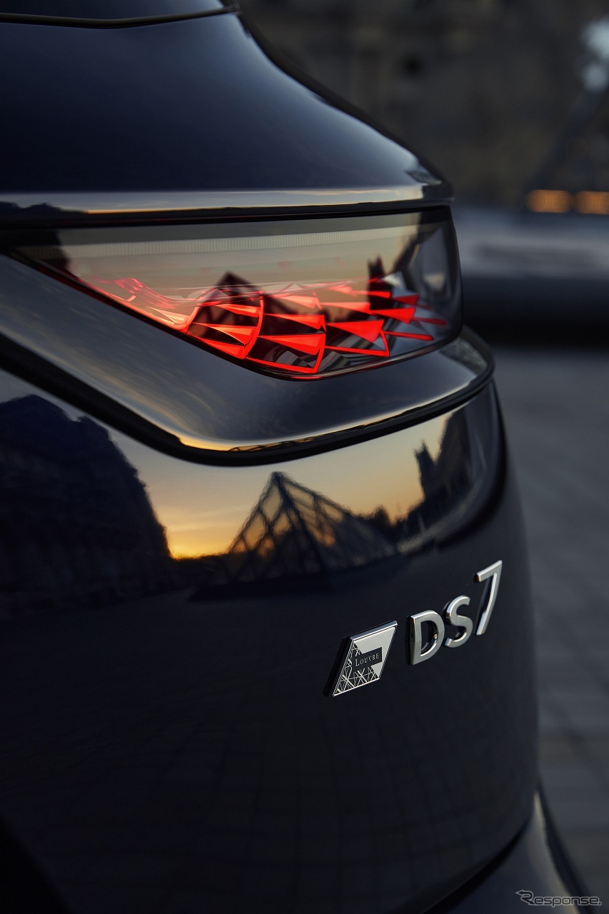 DS 7クロスバック ルーヴル ブルーHDi《写真提供 Groupe PSA Japan》