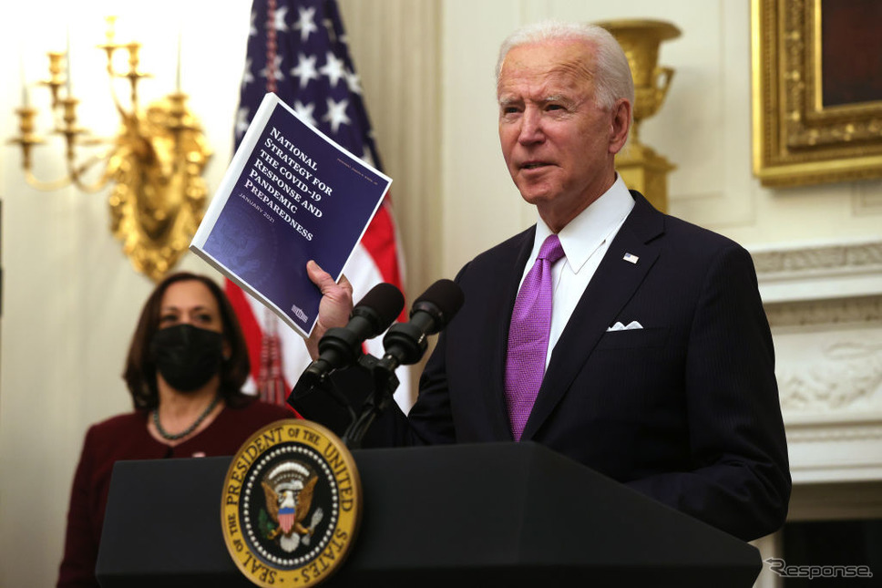 バイデン大統領（1月21日、ホワイトハウス）《Photo by Alex Wong/Getty Images/ゲッティイメージズ》