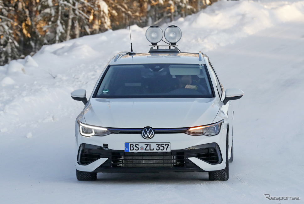 VW ゴルフR ヴァリアント 次期型プロトタイプ（スクープ写真）《APOLLO NEWS SERVICE》