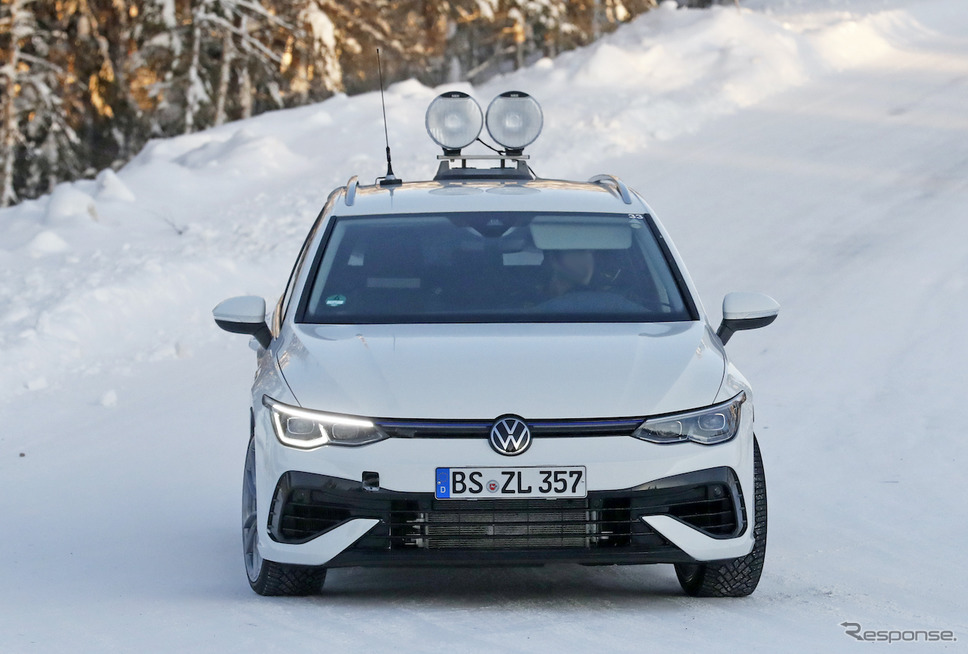 VW ゴルフR ヴァリアント 次期型プロトタイプ（スクープ写真）《APOLLO NEWS SERVICE》
