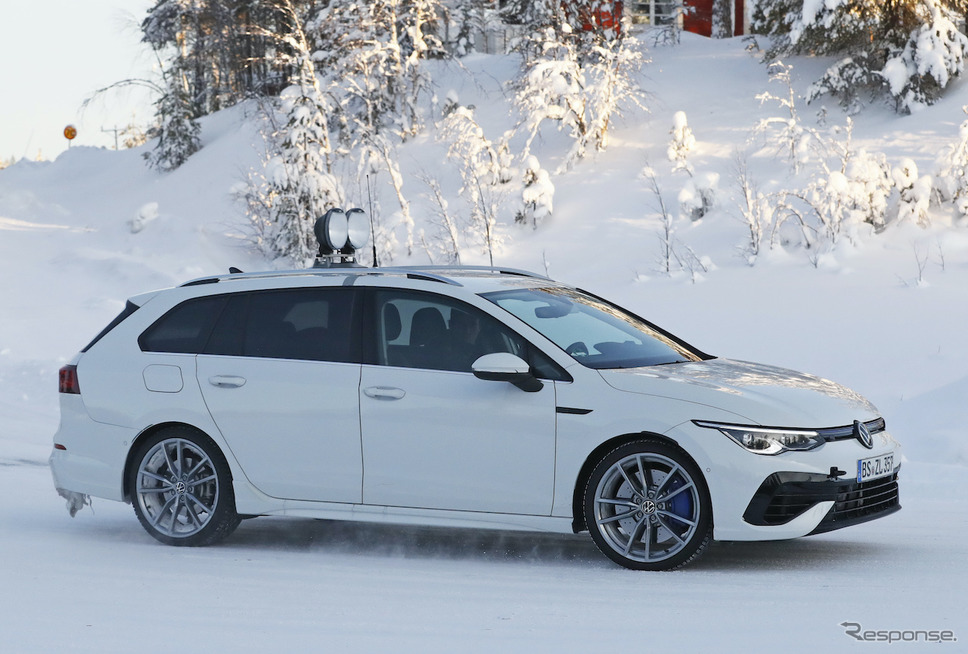 VW ゴルフR ヴァリアント 次期型プロトタイプ（スクープ写真）《APOLLO NEWS SERVICE》