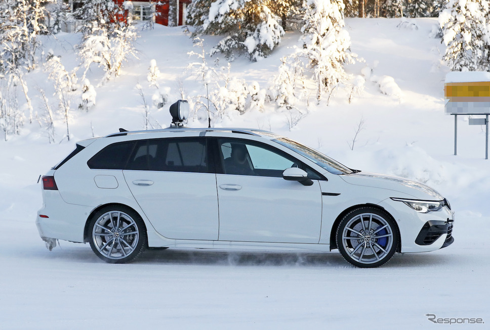 VW ゴルフR ヴァリアント 次期型プロトタイプ（スクープ写真）《APOLLO NEWS SERVICE》
