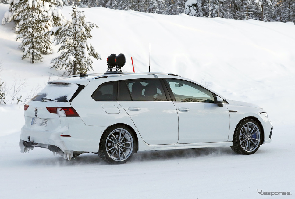 VW ゴルフR ヴァリアント 次期型プロトタイプ（スクープ写真）《APOLLO NEWS SERVICE》