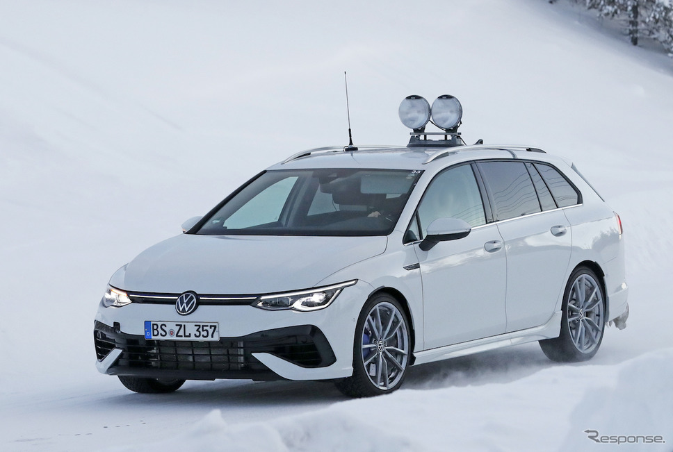 VW ゴルフR ヴァリアント 次期型プロトタイプ（スクープ写真）《APOLLO NEWS SERVICE》