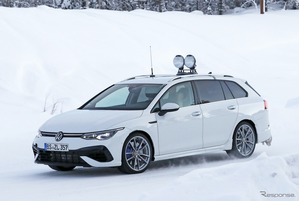 VW ゴルフR ヴァリアント 次期型プロトタイプ（スクープ写真）《APOLLO NEWS SERVICE》