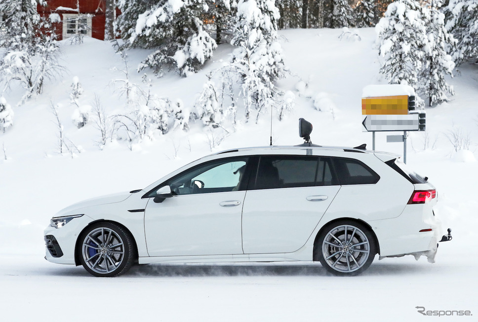 VW ゴルフR ヴァリアント 次期型プロトタイプ（スクープ写真）《APOLLO NEWS SERVICE》