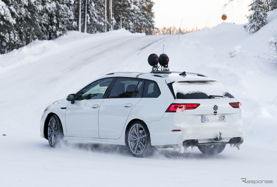 VW ゴルフR ヴァリアント 次期型プロトタイプ（スクープ写真）《APOLLO NEWS SERVICE》