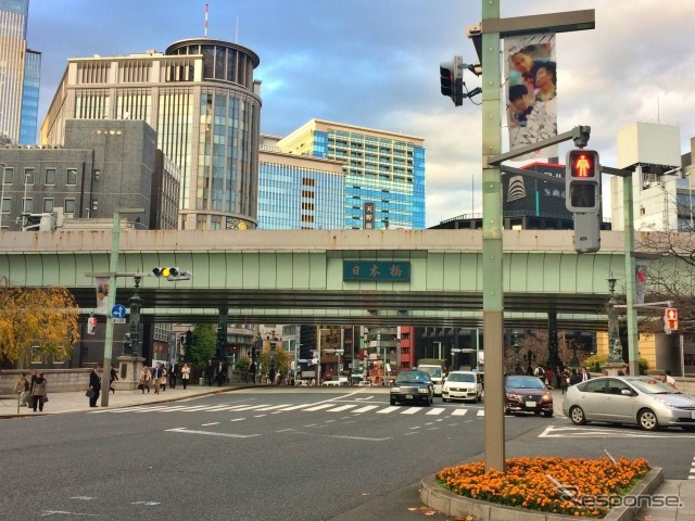 日本橋南詰から北方を臨む。《写真提供 写真AC》