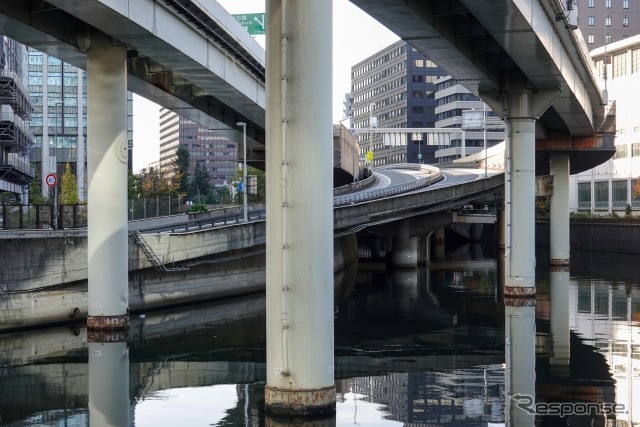 神田橋JCT。高架橋が撤去され、地下と接続する八重洲線に交通は移動する。《写真提供 写真AC》
