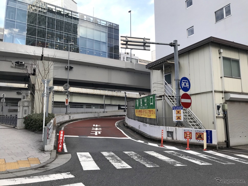 呉服橋出口《写真撮影 高木啓》