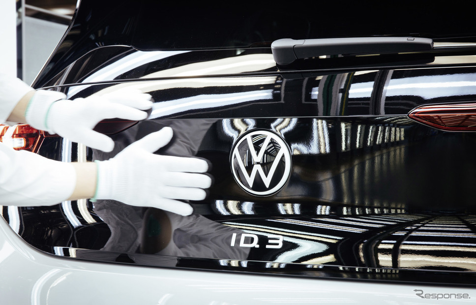 フォルクスワーゲンがドレスデン工場で生産を開始した新型EVのID.3《photo by VW》