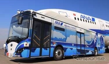 試験運用する大型自動運転バス《画像提供 ANA》