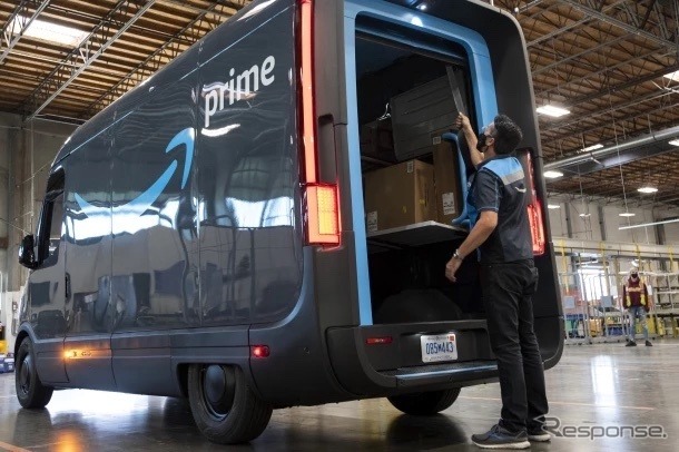 アマゾンが配送用に10万台を導入する新型EVの公道テスト《photo by Amazon》