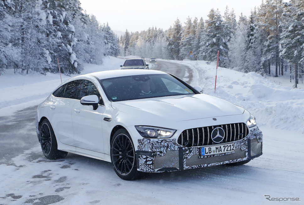 メルセデスAMG GT 4ドアクーペ「73e」プロトタイプ(スクープ写真)《APOLLO NEWS SERVICE》