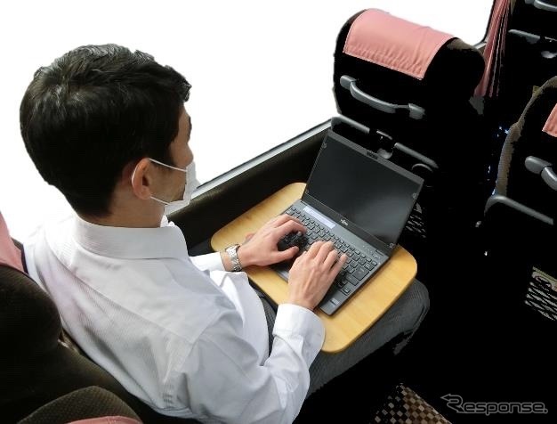 Yogibo「Traybo2.0」を車内でレンタル《写真提供 東急バス》