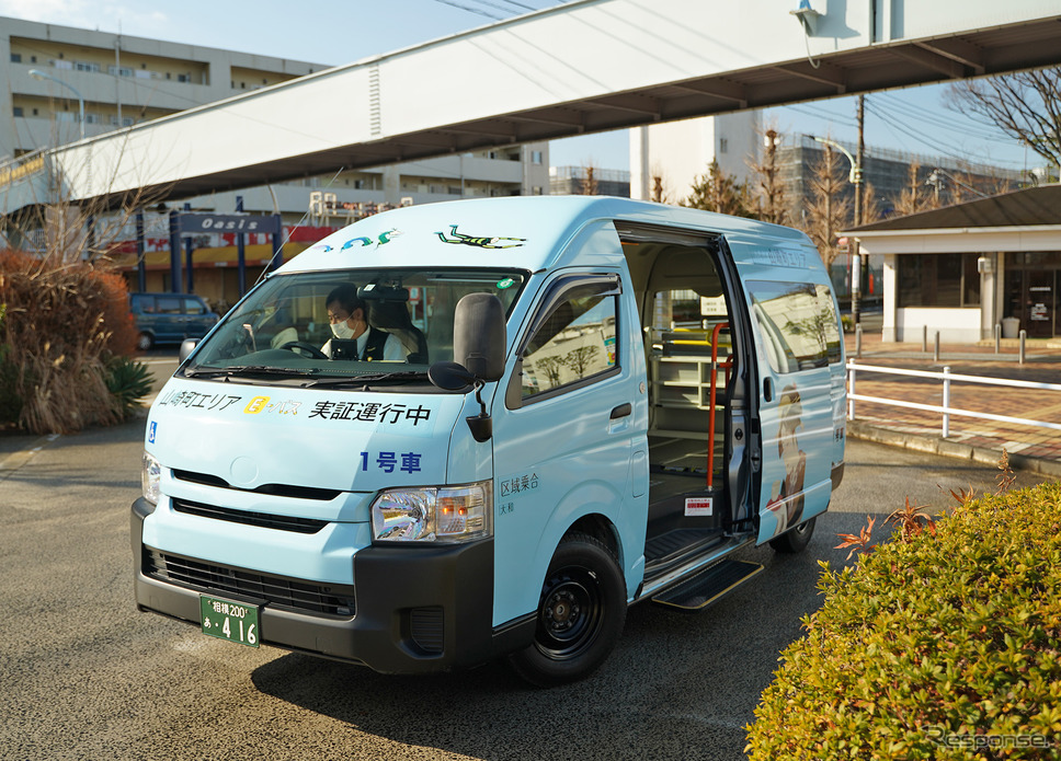 町田市山崎町周辺を走るオンデマンド交通「E-バス(町田)」《写真撮影 坂本貴史》