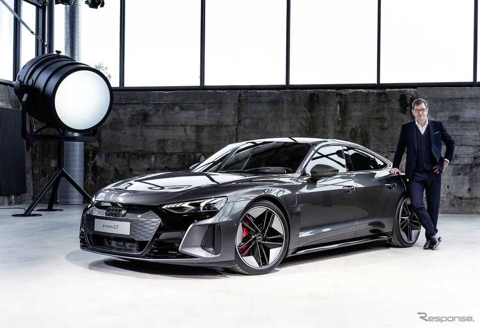 アウディ マルクス・ドゥスマンCEOとe-tron GT《Photo by Audi》