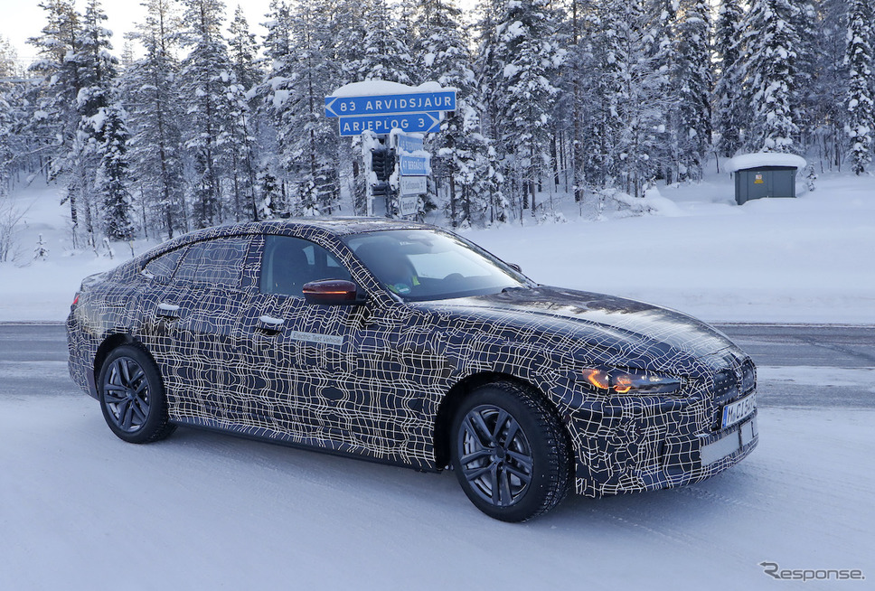 BMW i4 プロトタイプ(スクープ写真)《APOLLO NEWS SERVICE》