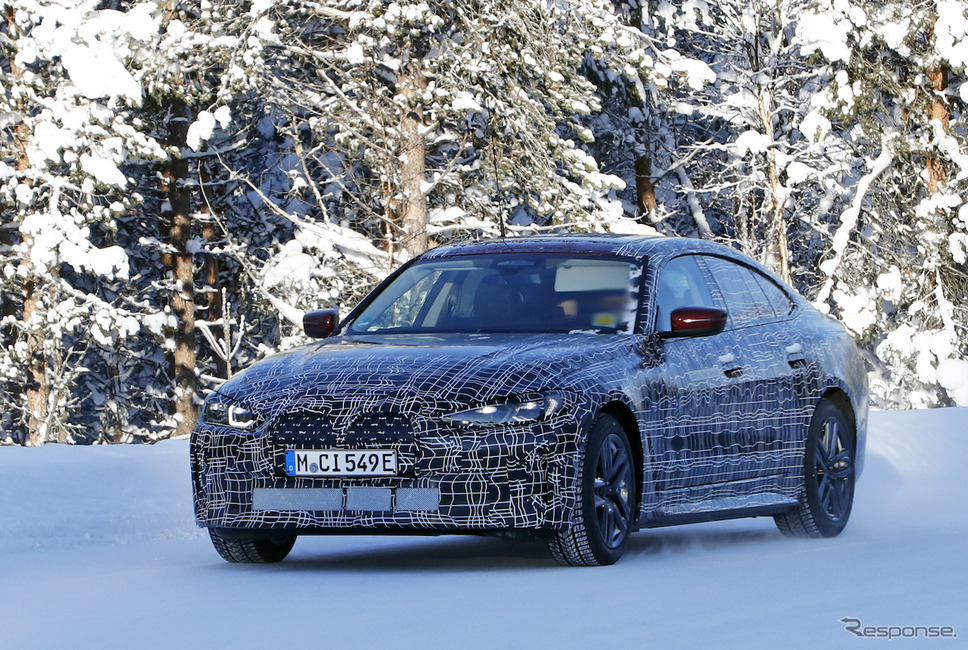 BMW i4 プロトタイプ(スクープ写真)《APOLLO NEWS SERVICE》