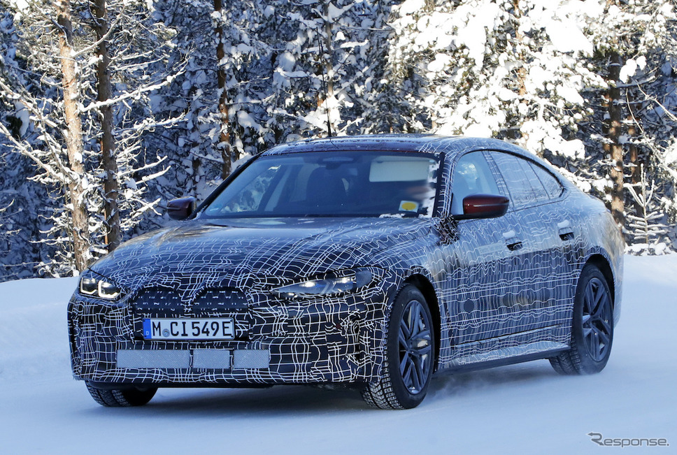 BMW i4 プロトタイプ(スクープ写真)《APOLLO NEWS SERVICE》