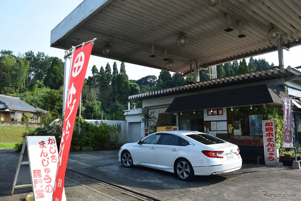 鹿児島空港に近い鹿児島・加治木の加治木まんじゅう屋、龍門堂に寄り道。《写真撮影 井元康一郎》