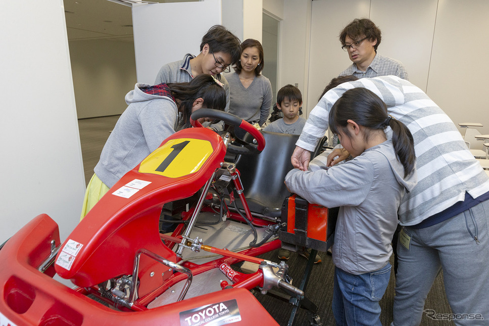 「地球温暖化と自動車」を学ぶ電気カート組立教室《画像提供 日本EVクラブ》