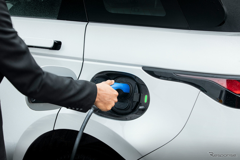 ランドローバー・レンジローバー・イヴォーク のPHV「P300e」《photo by Land Rover》