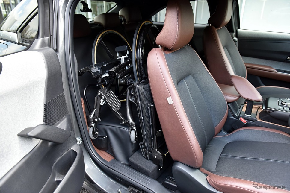 マツダ MX-30 EV 自立支援車両(「Self-empowerment Driving Vehicle」)《写真撮影 中野英幸》
