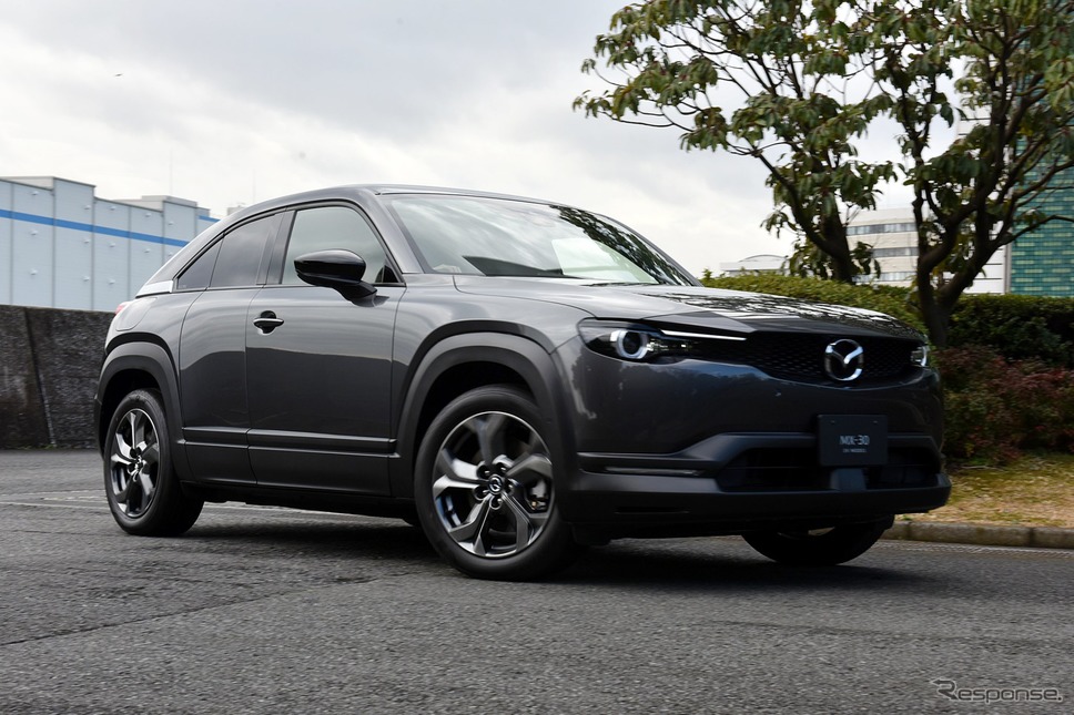マツダ MX-30 EV 自立支援車両(「Self-empowerment Driving Vehicle」)《写真撮影 中野英幸》