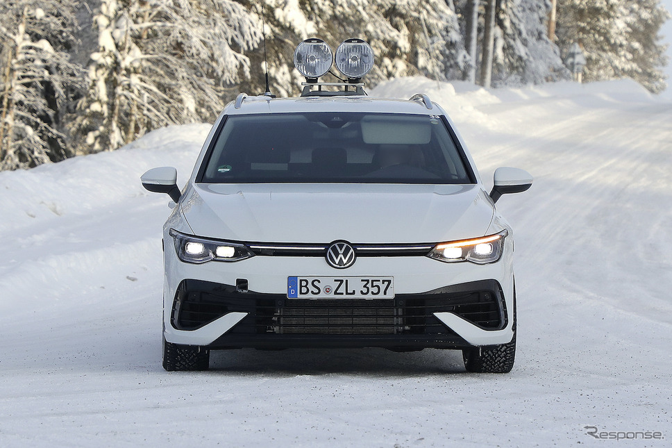 VW ゴルフRヴァリアント 新型プロトタイプ（スクープ写真）《APOLLO NEWS SERVICE》