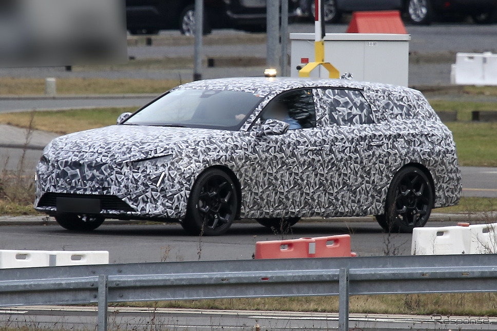 プジョー 308SW 次期型プロトタイプ(スクープ写真)《APOLLO NEWS SERVICE》