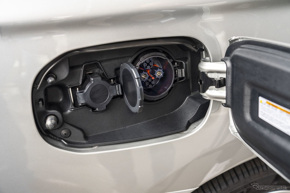 三菱 アウトランダー PHEV の2021年モデル(米国仕様)《photo by Mitsubishi Motors》