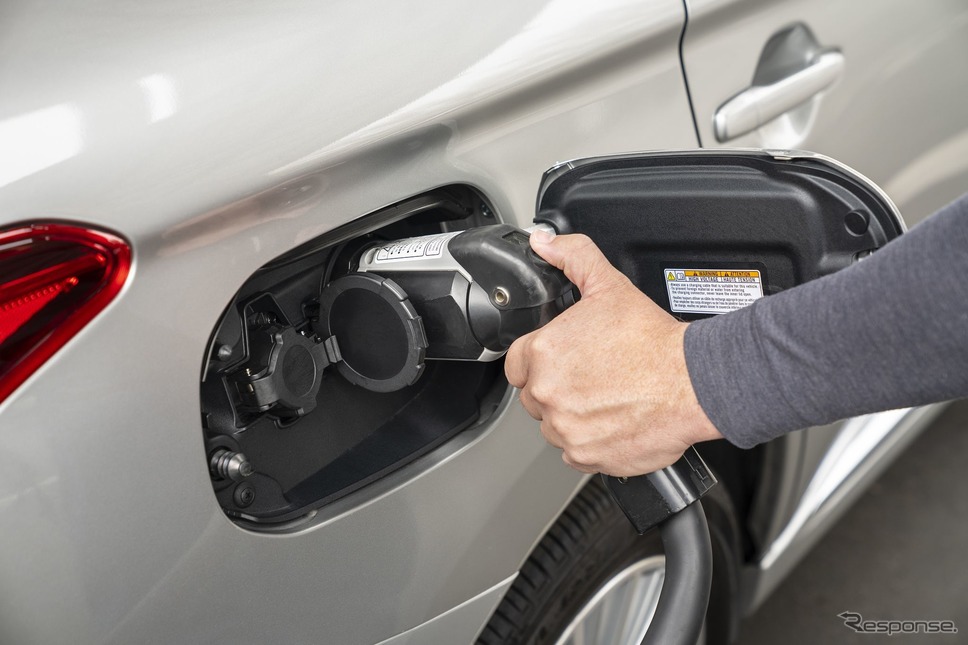 三菱 アウトランダー PHEV の2021年モデル(米国仕様)《photo by Mitsubishi Motors》