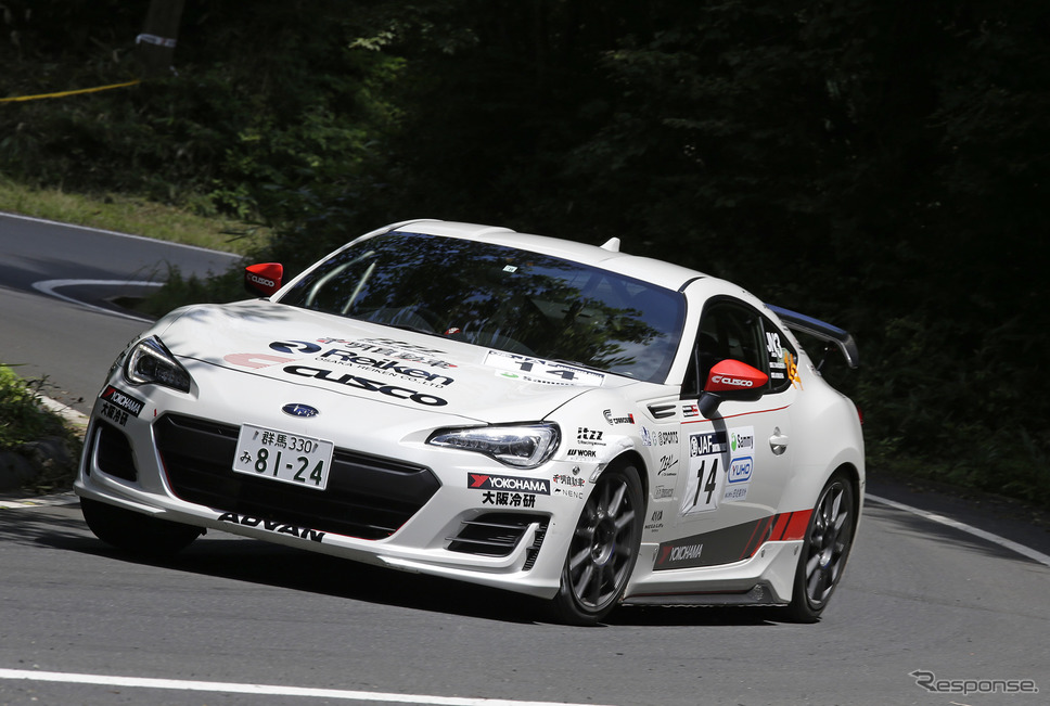 全日本ラリー選手権に参戦するスバル BRZ