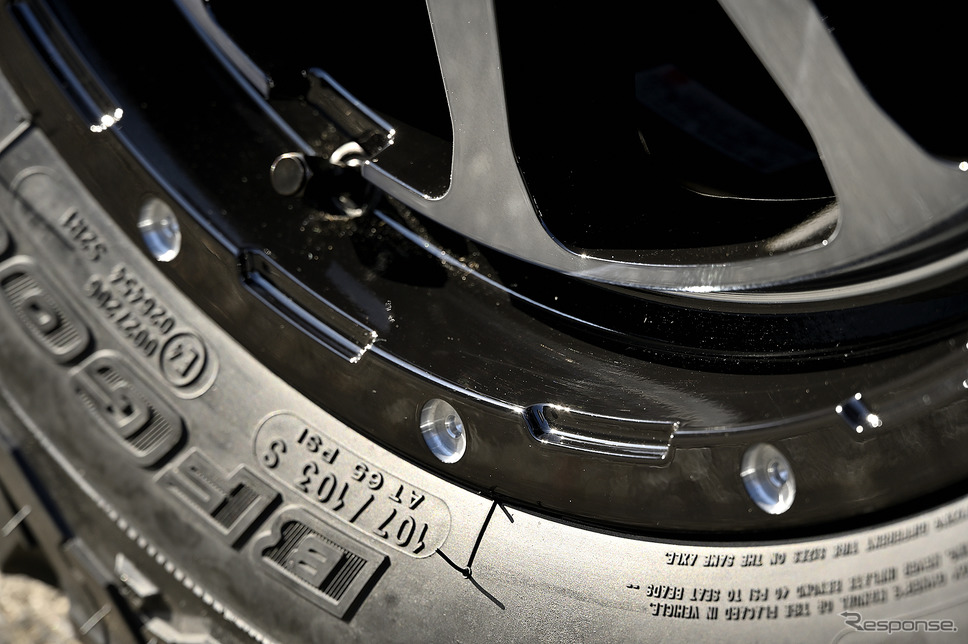 MID【ナイトロパワー M10 PERSHING】推奨サイズ:17×6.5J Inset38/カラー:ブラック/DC+マシニング/ブラッククリア/タイヤサイズ:225/65R17《写真撮影 雪岡直樹》