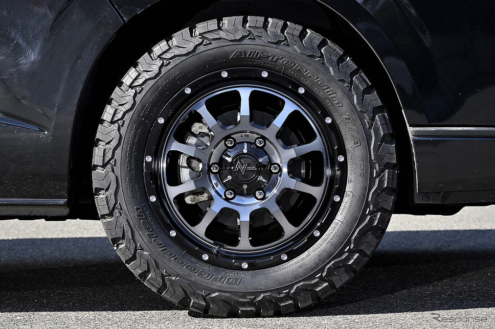 MID【ナイトロパワー M10 PERSHING】推奨サイズ:17×6.5J Inset38/カラー:ブラック/DC+マシニング/ブラッククリア/タイヤサイズ:225/65R17《写真撮影 雪岡直樹》