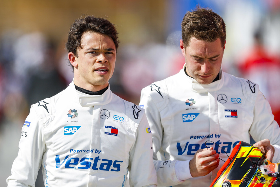 メルセデス-EQのドライバーコンビは昨季と同じ。今季開幕戦優勝者デ・フリーズ（左）と昨季最終戦優勝者バンドーン（右）。《Photo by ABB FIA Formula E》
