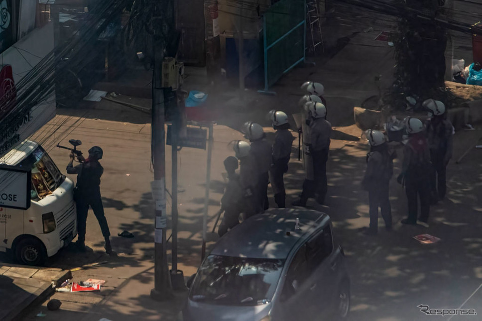 ミャンマー、ヤンゴン市内(2月28日)《Photo by Santosh Krl/SOPA Images/LightRocket via Getty Images/ゲッティイメージズ》