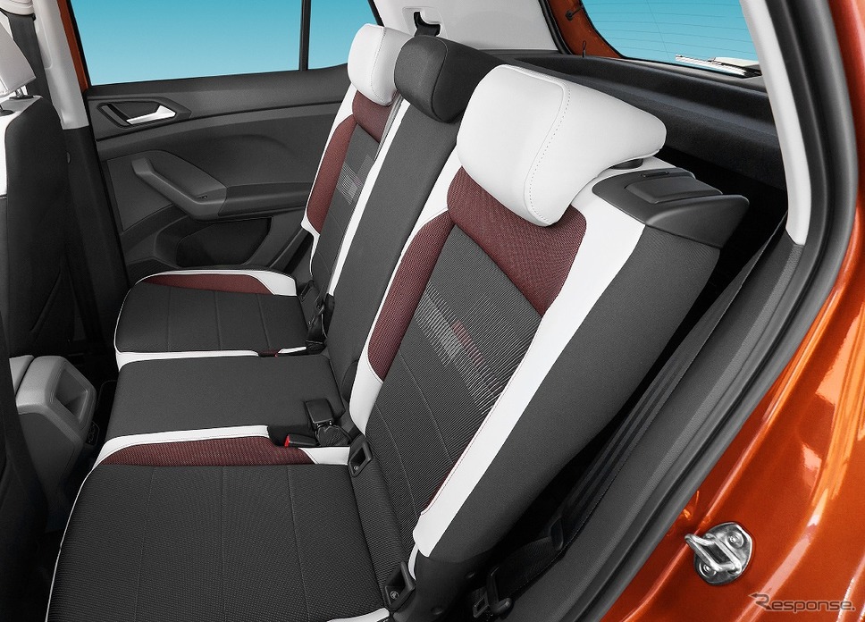 VW T-クロス TSI スタイル 後席スライド機能 イメージ《写真提供 フォルクスワーゲングループジャパン》