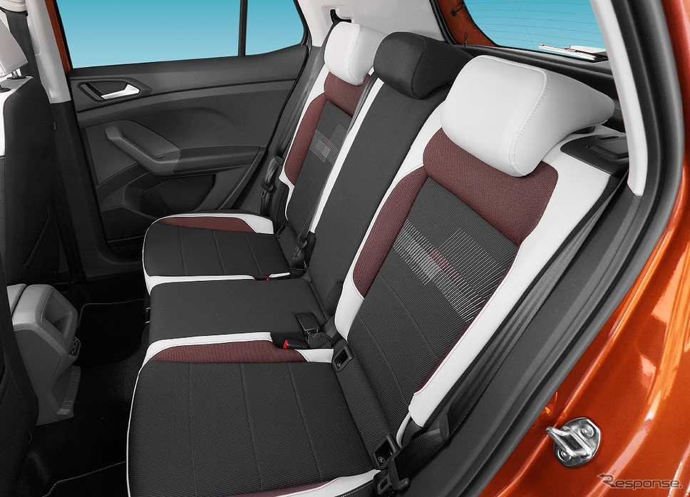 VW T-クロス TSI スタイル 後席スライド機能 イメージ《写真提供 フォルクスワーゲングループジャパン》