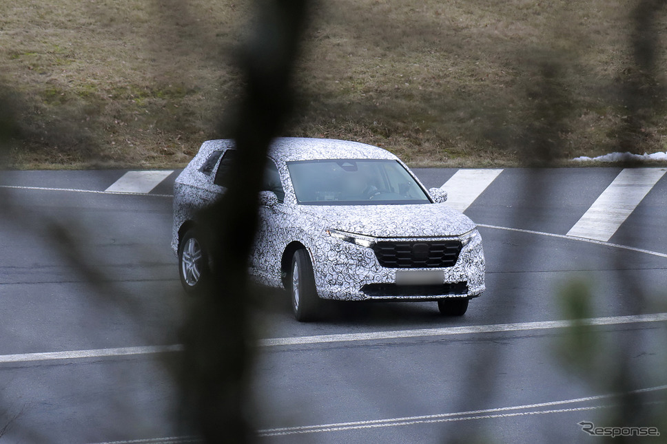 ホンダ CR-V 次期型プロトタイプ(スクープ写真)《APOLLO NEWS SERVICE》