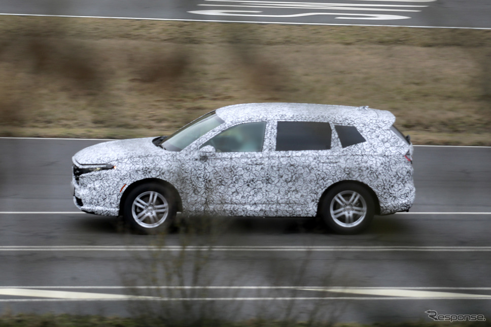 ホンダ CR-V 次期型プロトタイプ(スクープ写真)《APOLLO NEWS SERVICE》