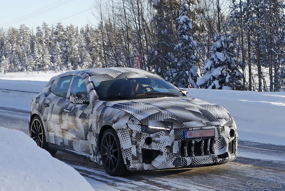フェラーリ プロサングエ(仮)開発車両(スクープ写真)《APOLLO NEWS SERVICE》