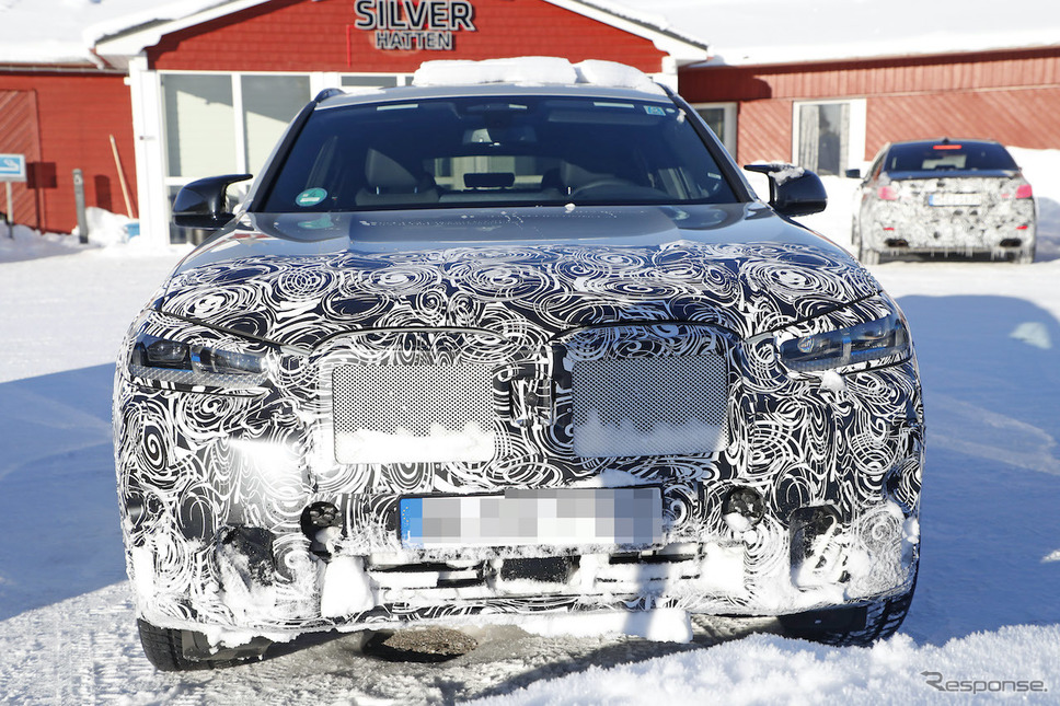 BMW X4 改良新型プロトタイプ(スクープ写真)《APOLLO NEWS SERVICE》